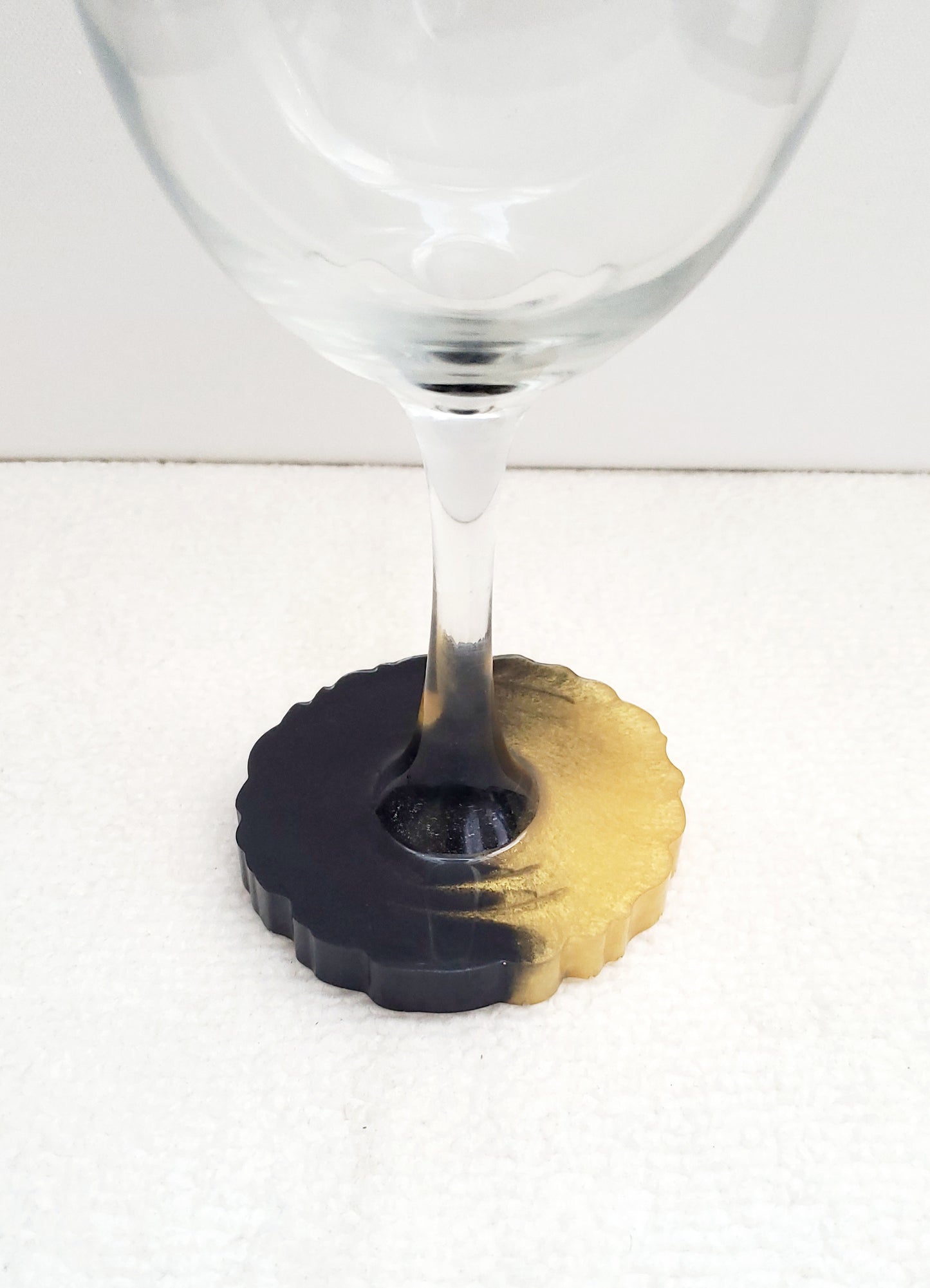 Resin based (coaster) jumbo wine glass